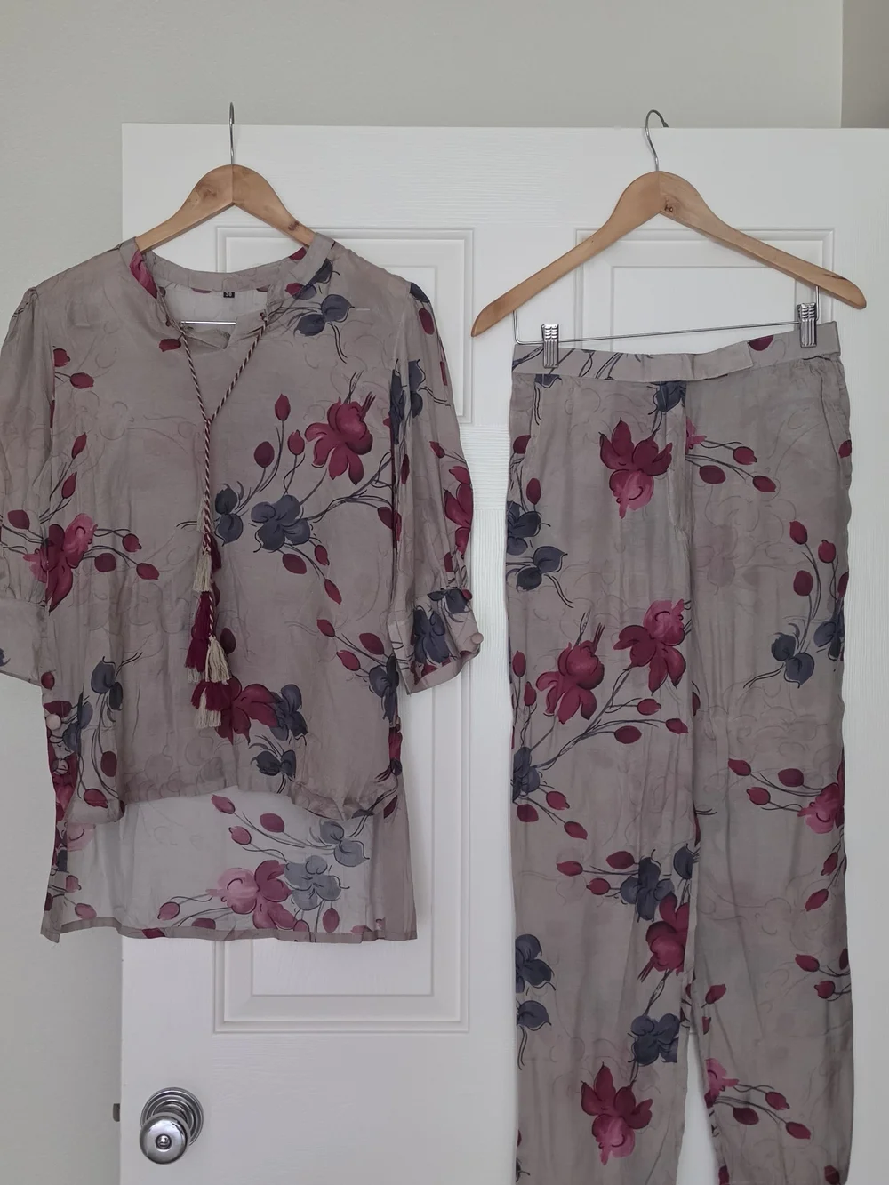 Women's Two-Piece Floral Pants Set - Taupe with Pink Charcoal Flowers Kurta set